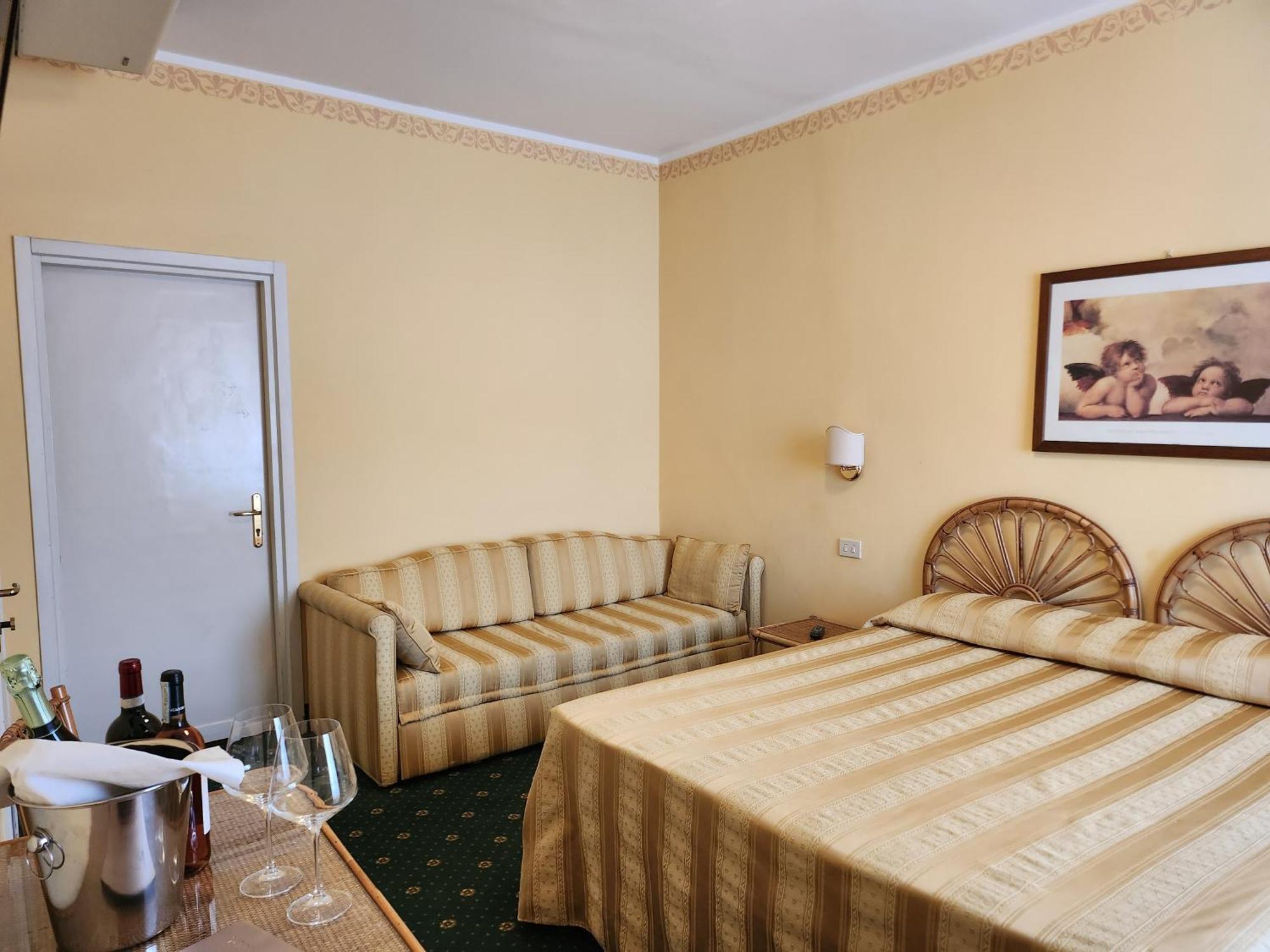 Hotel Alla Riviera Bardolino Exterior photo