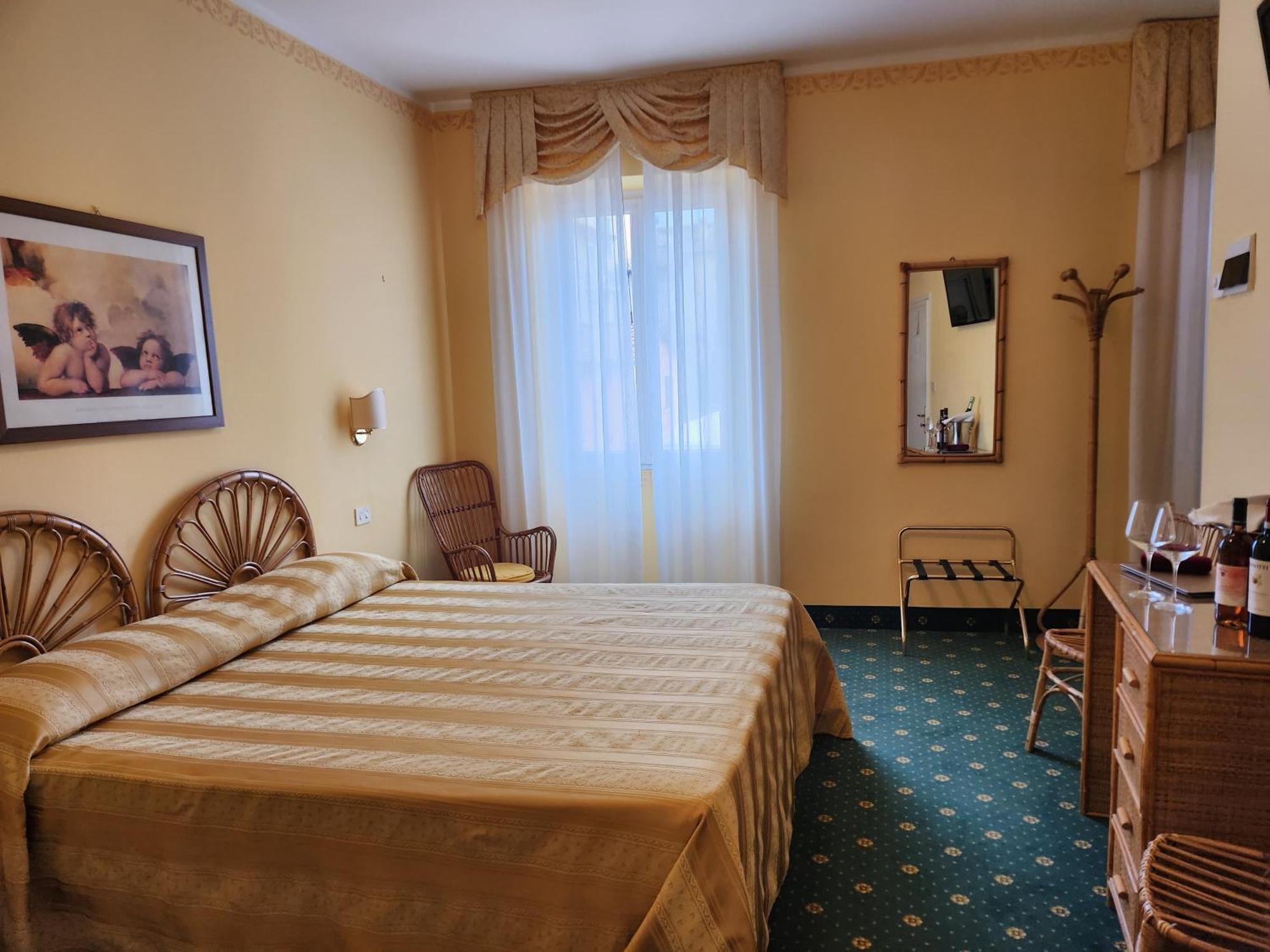 Hotel Alla Riviera Bardolino Exterior photo