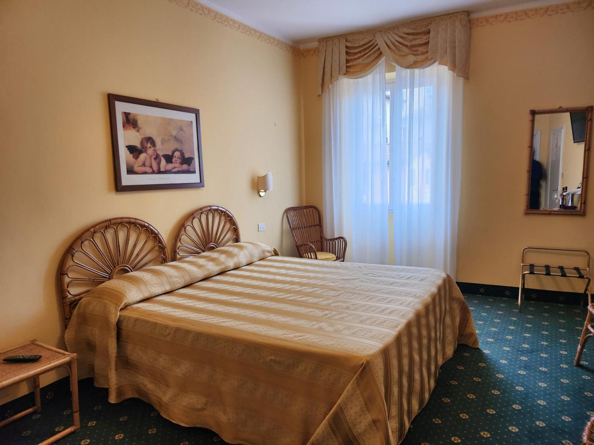 Hotel Alla Riviera Bardolino Exterior photo
